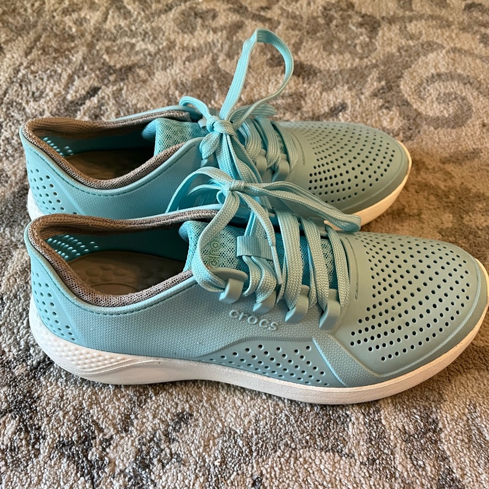Crocs tennis shoes size 8